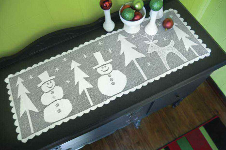 Snowman runner by Heritage Lace